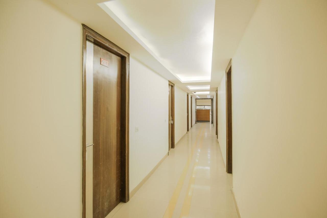 Collection O Sapphire Hotel Chandīgarh Eksteriør billede