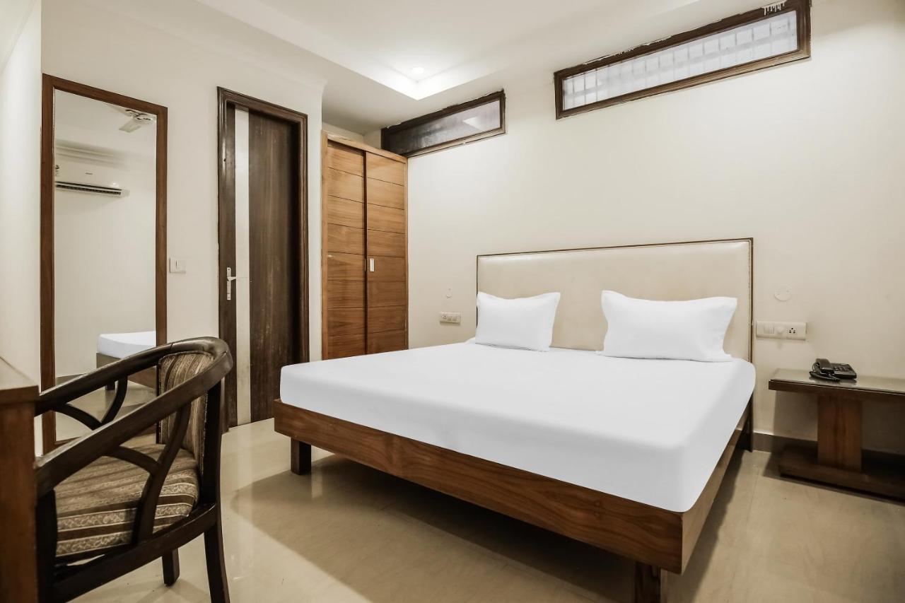 Collection O Sapphire Hotel Chandīgarh Eksteriør billede