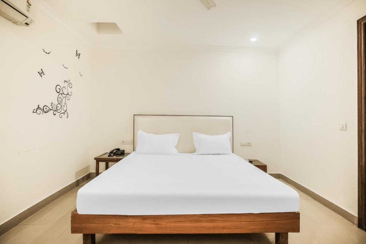 Collection O Sapphire Hotel Chandīgarh Eksteriør billede