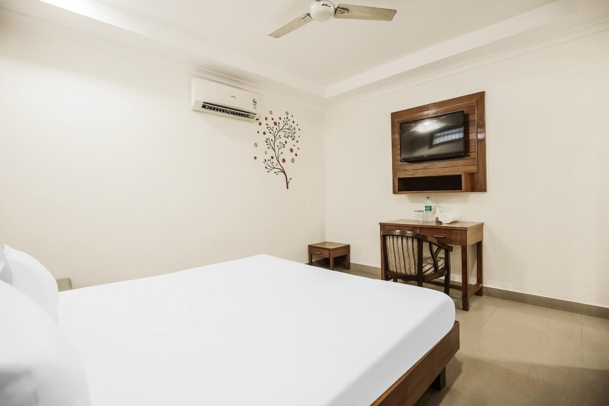 Collection O Sapphire Hotel Chandīgarh Eksteriør billede